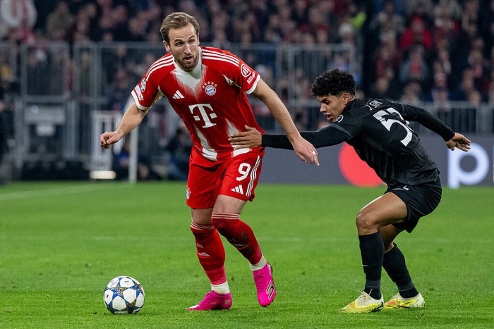 -凯恩迎来十五赛季高光表现，巴塞罗那球迷沸腾！的简单介绍